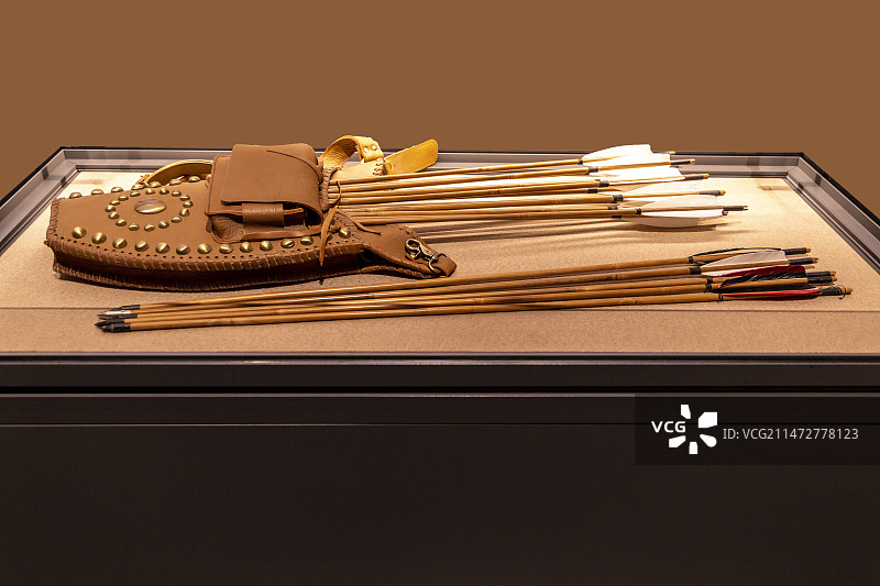 新疆维吾尔自治区乌鲁木齐市博物馆“非物质文化遗产展”：锡伯族弓箭（伊陈永）图片素材