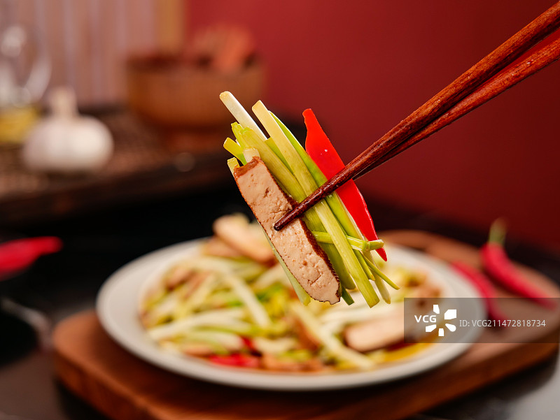 深底上韭黄菜品图片素材