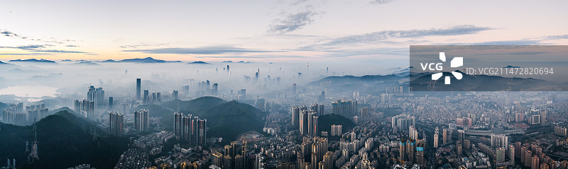 深圳晨雾平流雾天空之城天际线图片素材