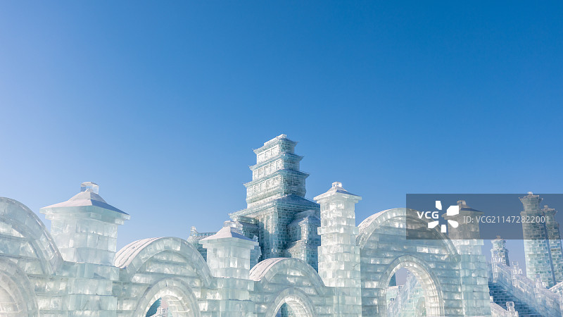 黑龙江哈尔滨冰雪大世界冰雕亭台楼阁图片素材