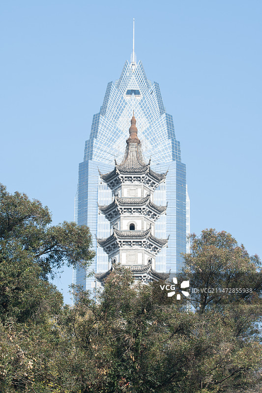 温州巽山公园巽幽塔和世贸中心大厦图片素材