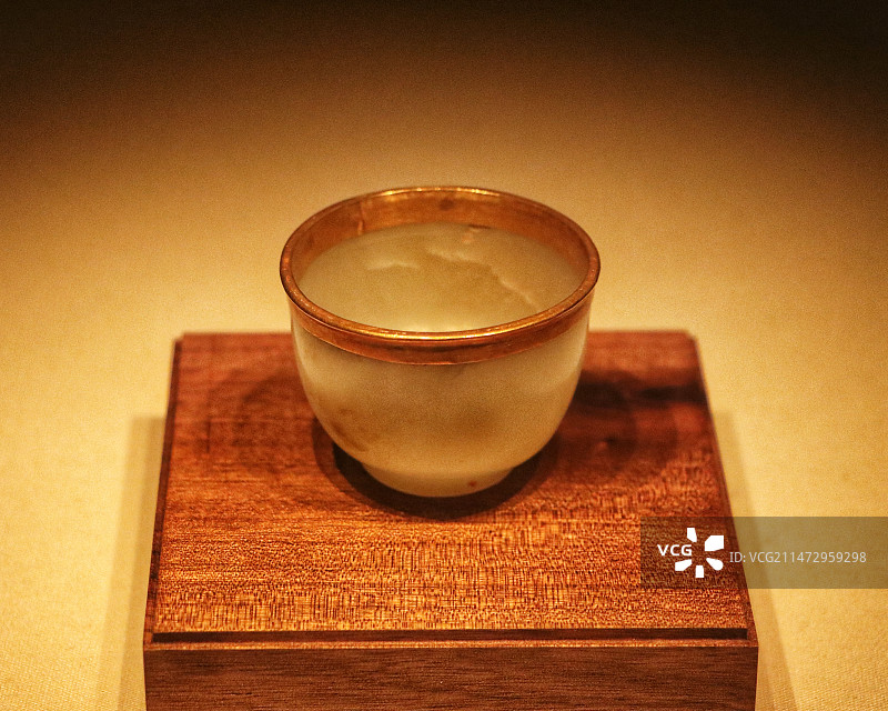 中国国家博物馆隋朝镶金边白玉杯图片素材