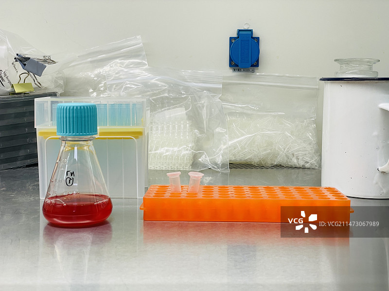 生物化学实验室细胞培养瓶试管培养皿图片素材