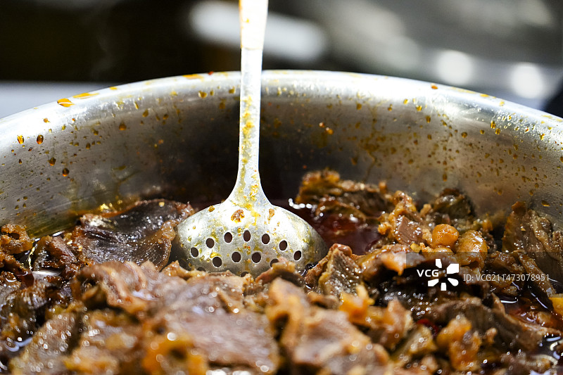 中国湖北省武汉市本地特色美食牛腩粉面图片素材