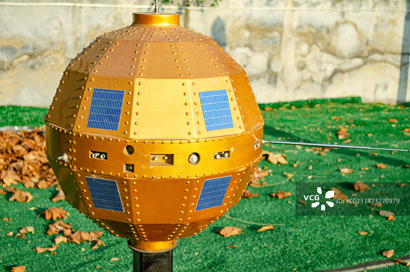 中国国际空间站拍摄主题，航空航天天文学航天业，中国发射的第一颗人造地球卫星东方红一号，户外白昼无人图图片素材