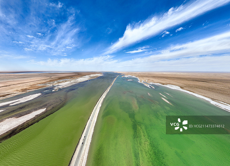 国道G315西台吉乃尔湖图片素材