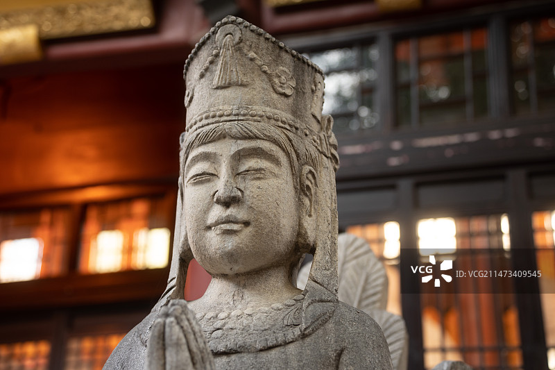 河南省郑州市大观音寺的雕刻佛像和建筑图片素材