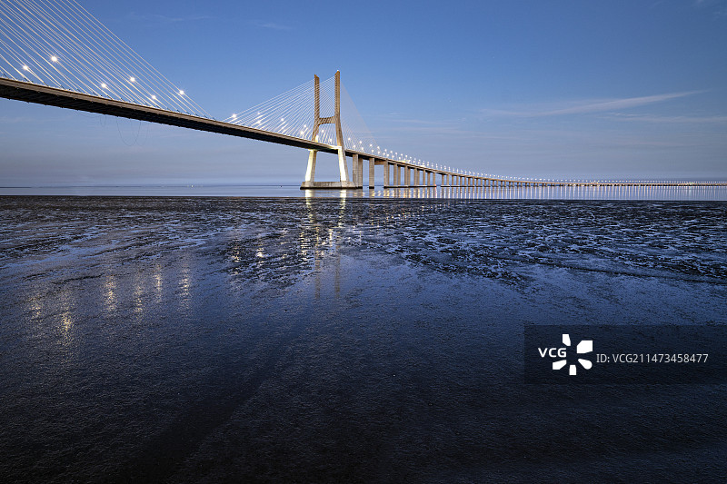 葡萄牙里斯本万国公园夜景图片素材