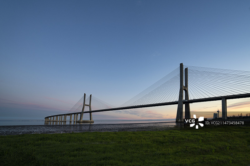 葡萄牙里斯本万国公园夜景图片素材