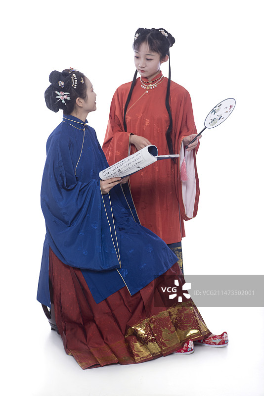 穿汉服的年轻女性图片素材