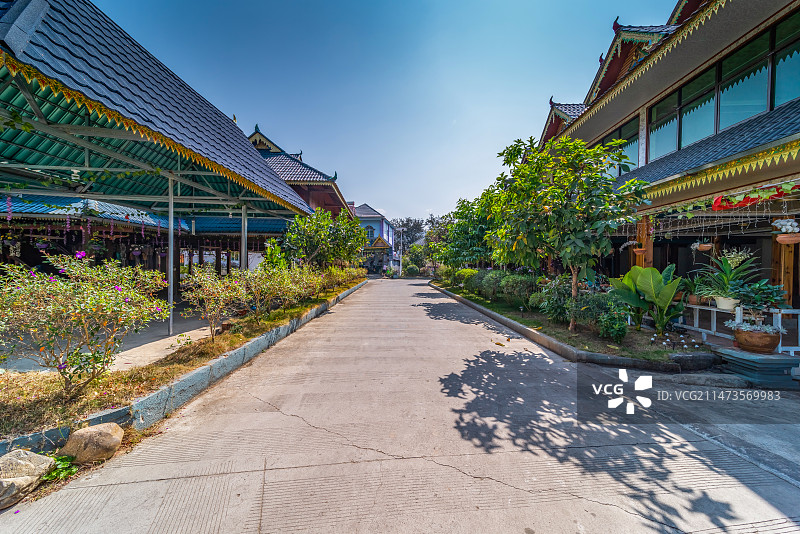 云南西双版纳打洛镇曼蚌村民居建筑图片素材