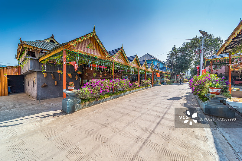 云南西双版纳打洛镇曼蚌村民居建筑图片素材
