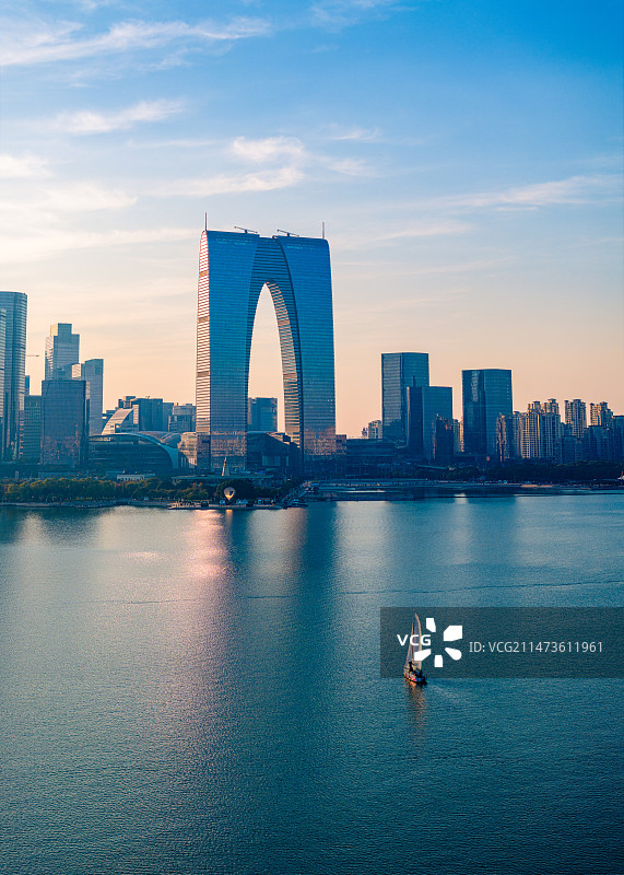 苏州金鸡湖景区航拍，东方之门图片素材