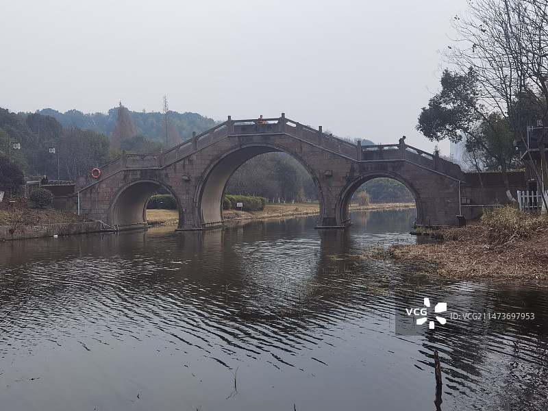 绍兴梅山公园梅南桥图片素材