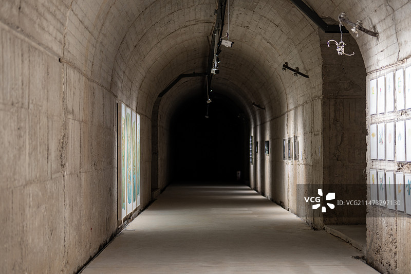 混凝土防空洞空间走廊图片素材