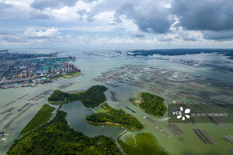 北部湾风光\钦州港海上景色\蚝排成片\龙门大桥在建设图片素材