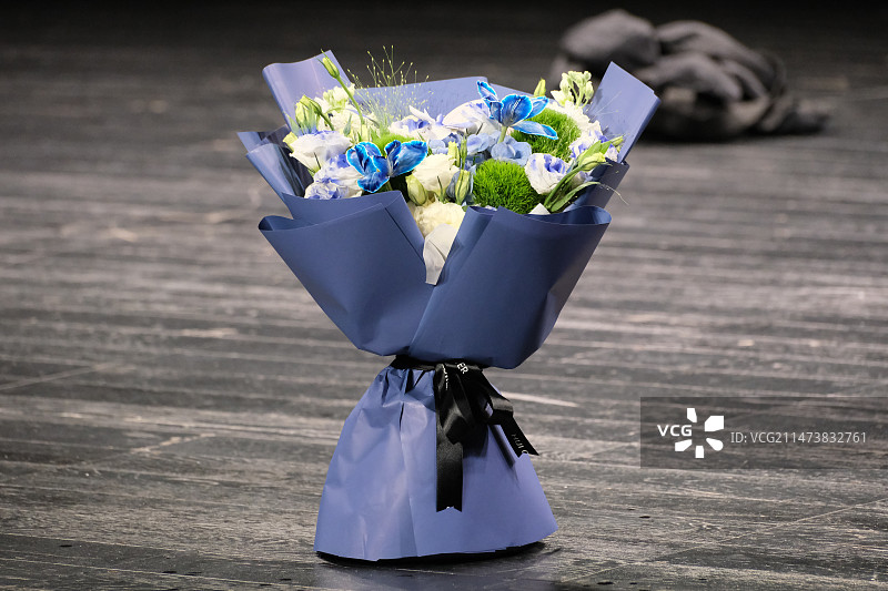 花束｜一束蓝白配色的花图片素材