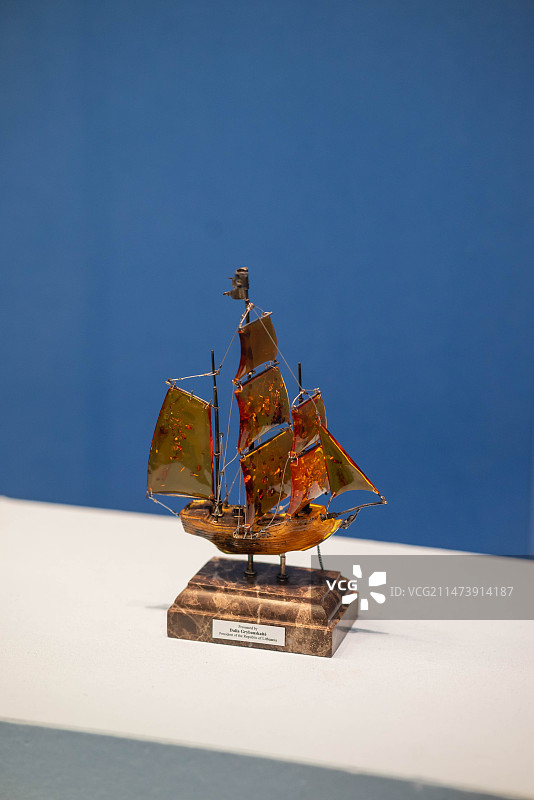 中央礼品文物管理中心立陶宛琥珀帆船模型图片素材