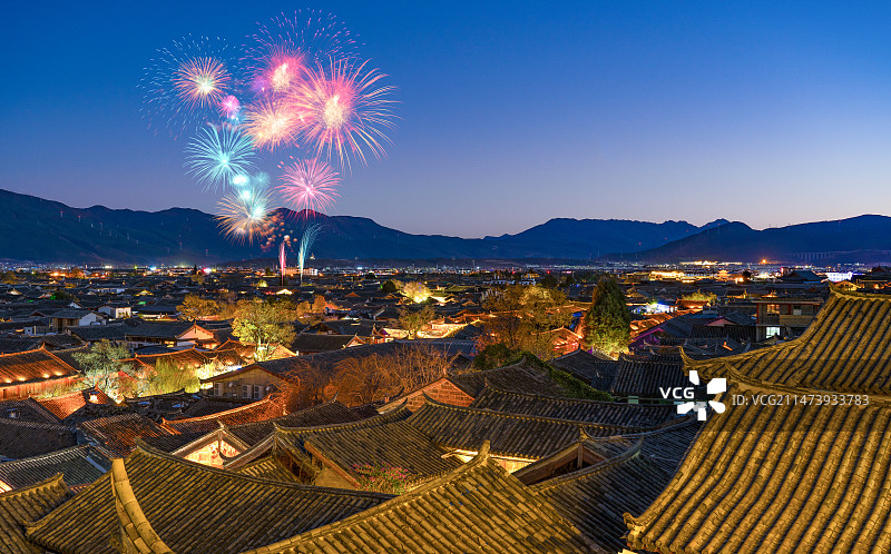 丽江城市夜景和烟花图片素材