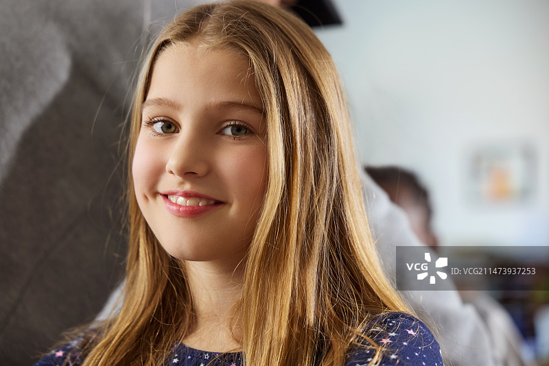 国际学校学生在教室里上课图片素材