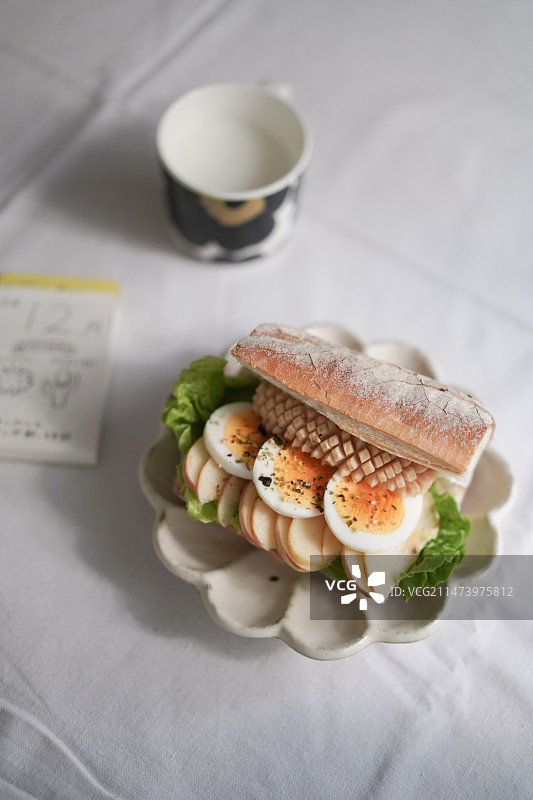 鸡蛋苹果香肠法棍早餐图片素材