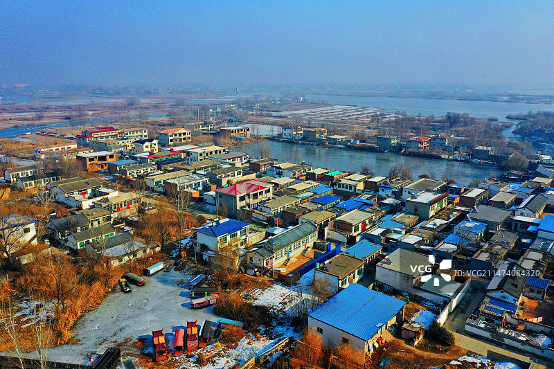 华北明珠白洋淀邵庄子村，四面环水，一条蜿蜒公路，直达仙境。空气清新，环境优美，风景秀丽图片素材