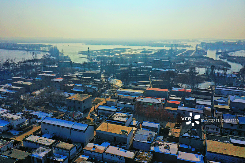 华北明珠白洋淀邵庄子村，四面环水，一条蜿蜒公路，直达仙境。空气清新，环境优美，风景秀丽图片素材