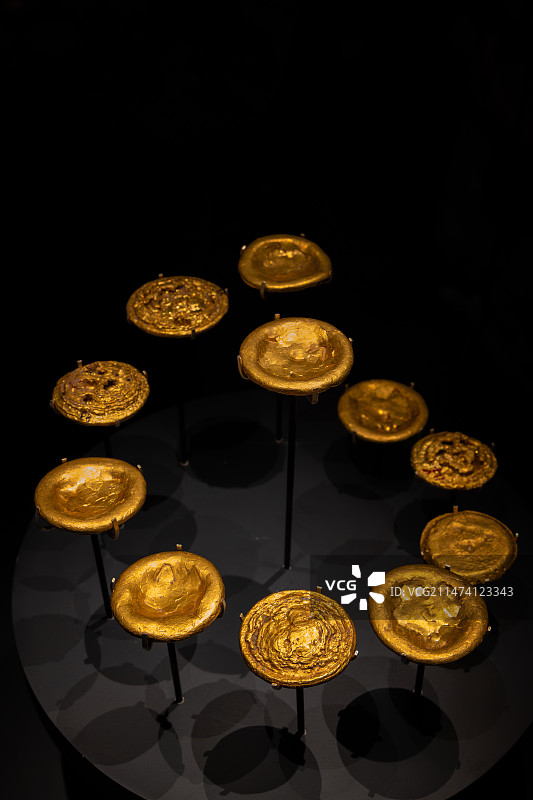 陕西历史博物馆秦汉馆文物之汉代金饼图片素材