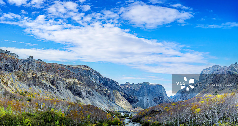 吉林省延边朝鲜族自治州安图县长白山北景区聚龙温泉群峡谷图片素材