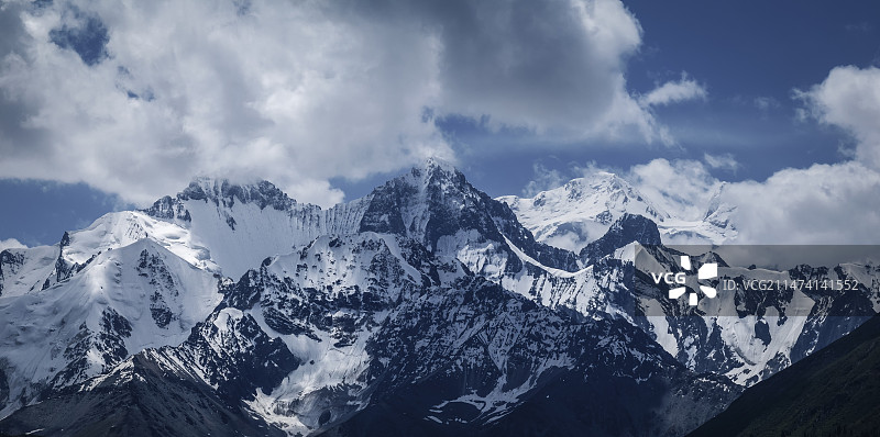 夏塔古道必须翻越的木扎尔特冰川图片素材