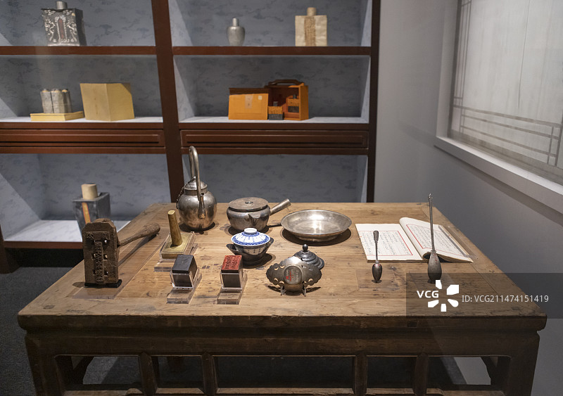 故宫茶世界-茶文化特展-楠木桌吉茶相关器具-清-故宫博物院图片素材