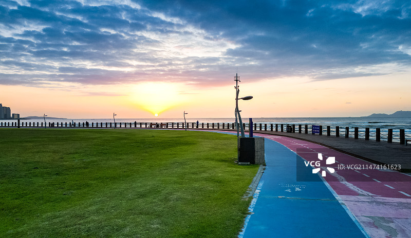 城市阳台晨曦图片素材