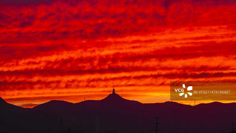 晚霞中的定都峰图片素材