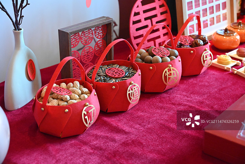 订婚装饰干果图片素材