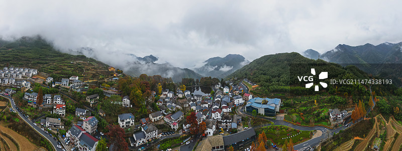 浙江杭州临安指南村航拍，秋季的景色非常多彩图片素材