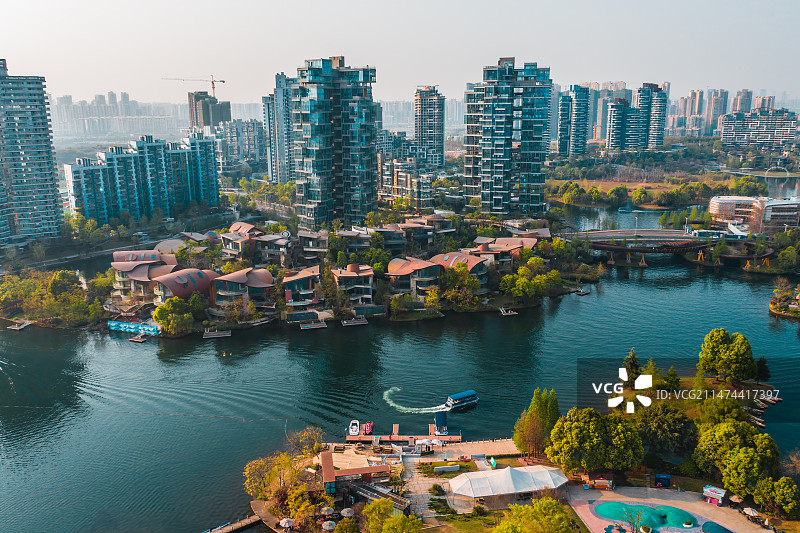 成都天府新区麓湖生态城，麓客岛白昼清晨航拍图片素材