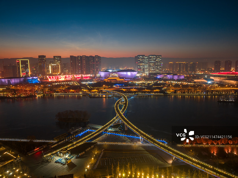 太原长风商务区夜景图片素材