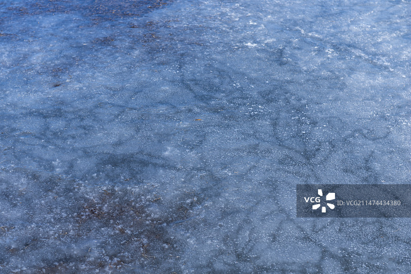 冬天的结冰的湖面图片素材