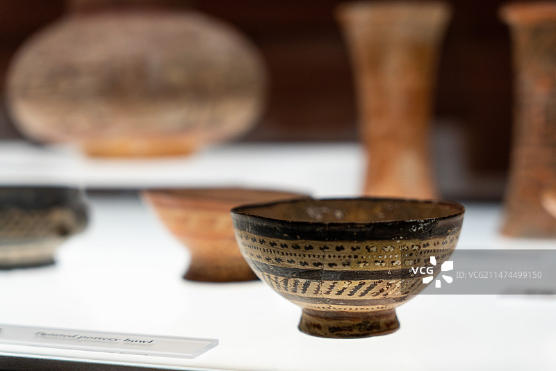 北京中国考古博物馆重要馆藏文物新石器时代湖北关庙山遗址彩陶碗图片素材
