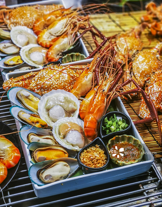 泰国清迈海鲜虾和扇贝美食图片素材