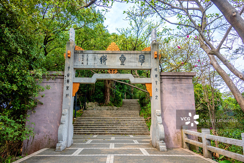 中国广东广州白云山摩星岭牌坊图片素材