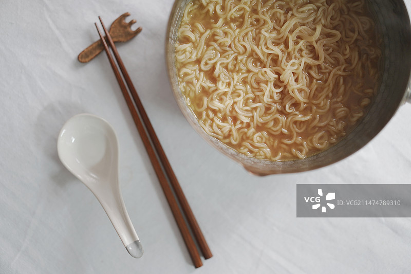 煮泡面图片素材