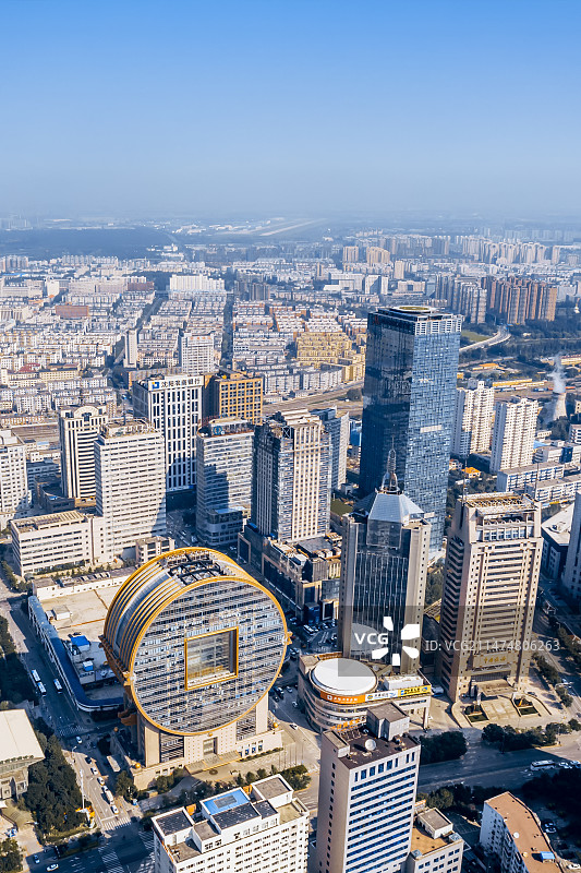 中国辽宁沈阳方圆大厦金融区城市天际线航拍图片素材