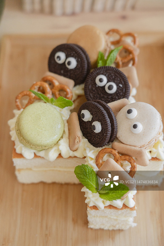 花式数字四岁生日蛋糕图片素材