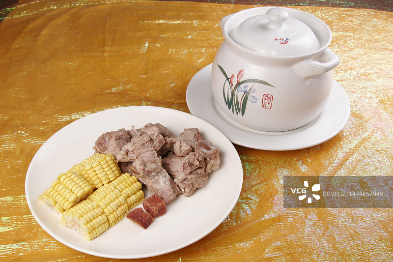 玉米炖龙骨汤图片素材