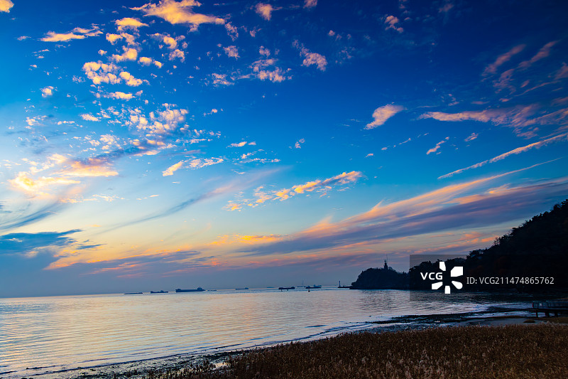 夕照江豚湾图片素材