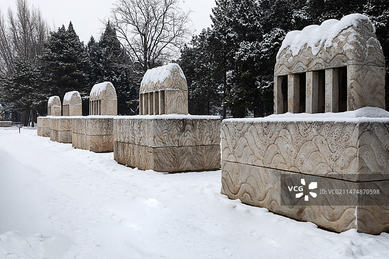 大雪中的先农坛内供奉五岳、五镇、五山、四海、四渎神位的石龛图片素材