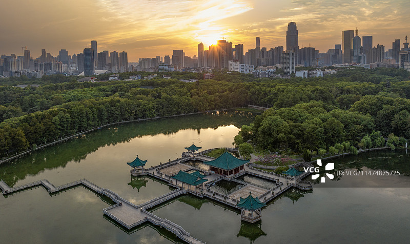 中国湖北武汉东湖碧潭观鱼风景区图片素材