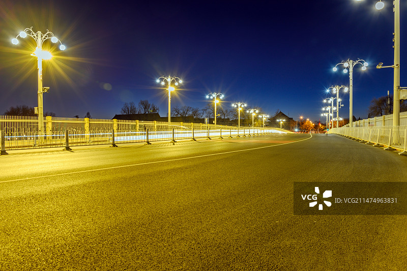 夜晚灯光与公路图片素材