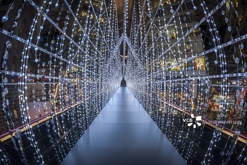 北京侨福芳草地室内吊桥图片素材